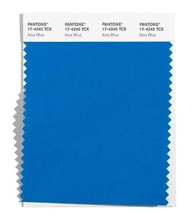 2021秋冬女裝十大流行色 晴空藍(lán)、嫩粉紅等色彩都很美(圖9)