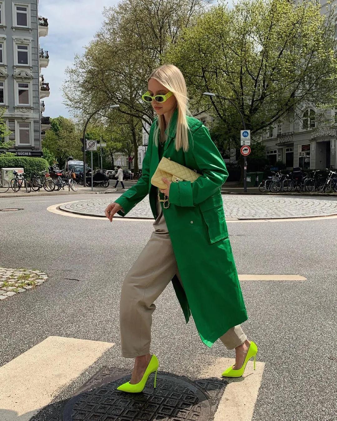 2021秋冬女裝十大流行色 晴空藍(lán)、嫩粉紅等色彩都很美(圖4)